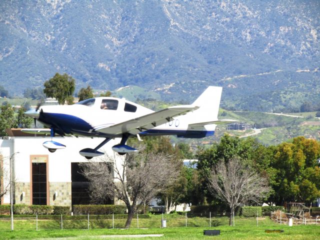 Cessna 400 (N14100) - Taking off RWY 26R