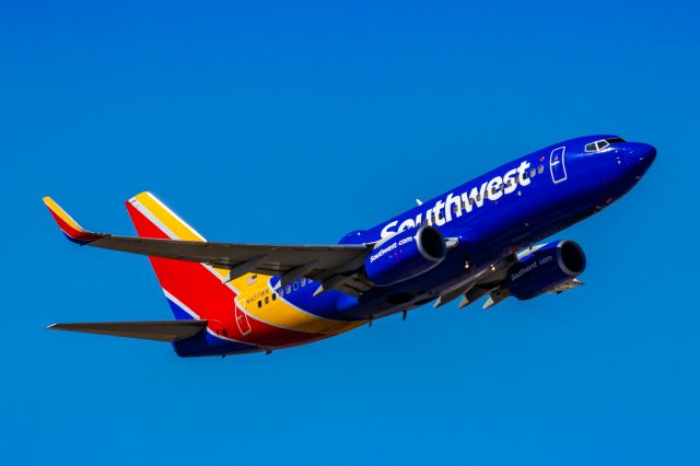 Boeing 737-700 (N427WN) - A Southwest Airlines 737-700 taking off from PHX on 2/10/23 during the Super Bowl rush. Taken with a Canon R7 and Canon EF 100-400 II L lens.