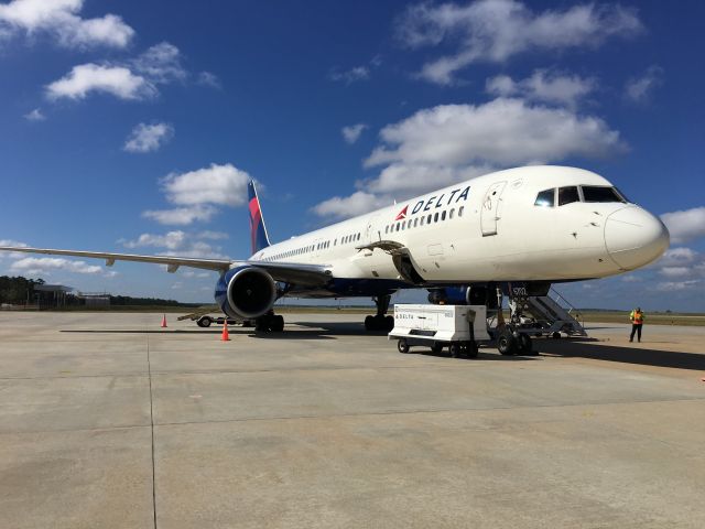 Boeing 757-200 (N6702) - Sending out the Clemson Tigers!