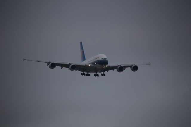 Airbus A380-800 (B-6136)