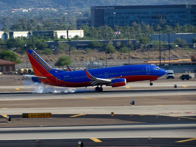 BOEING 737-300 (N611SW)