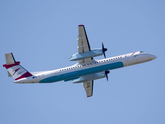 de Havilland Dash 8-400 (OE-LGA) - Departure runway 29