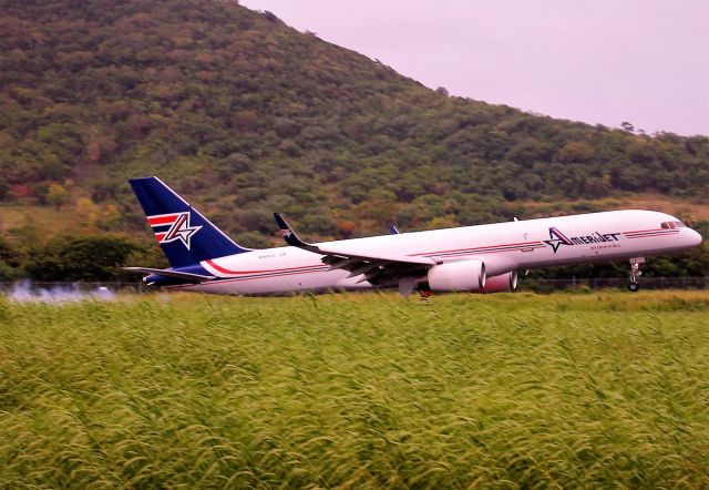 Boeing 757-200 (N1902S)