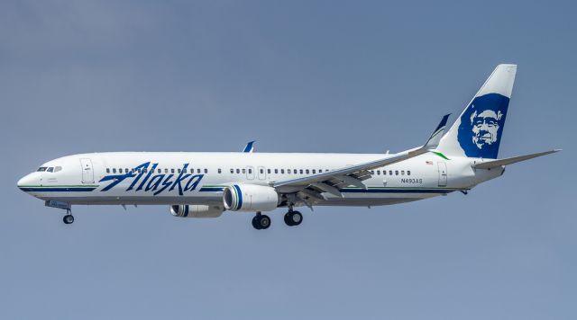 Boeing 737-900 (N493AS) - ASA568 arrives in Los Angeles from Portland