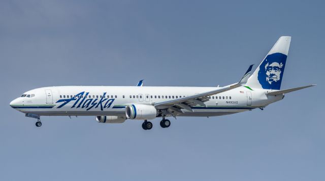 Boeing 737-900 (N493AS) - ASA568 arrives in Los Angeles from Portland