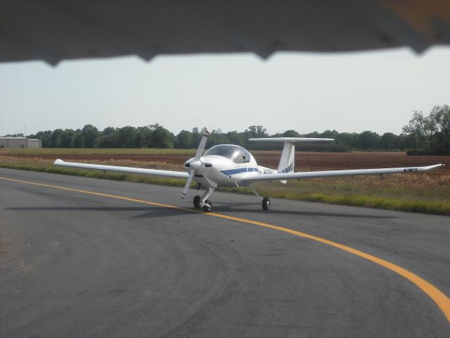 Diamond DA-20 (N116CL) - RUN UP AT RUN WAY 18 PERRY AIR PORT 2011