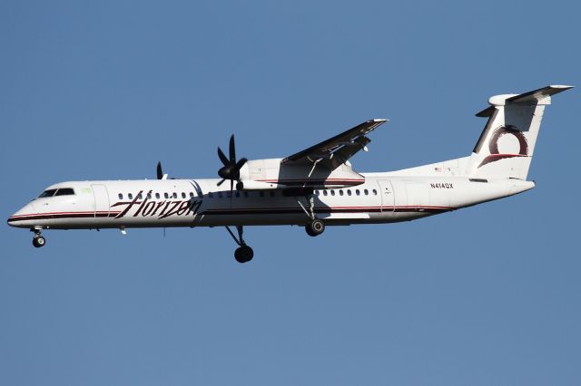 de Havilland Dash 8-400 (N414QX)