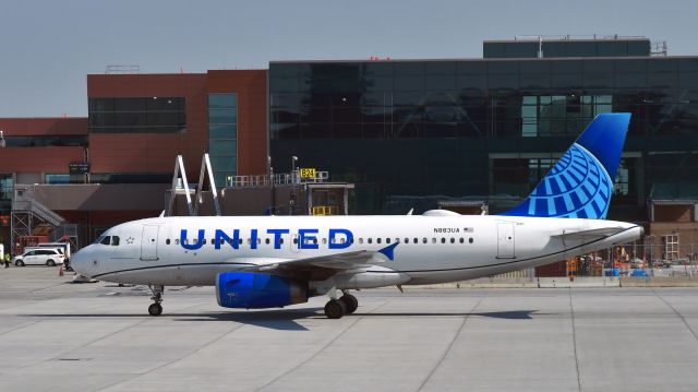 Airbus A319 (N883UA) - United Airlines Airbus A319-132 N883UA in Salt Lake City 