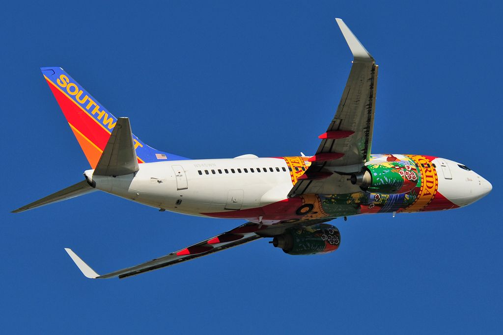 Boeing 737-700 (N945WN) - Florida One departing Louisville headed for St.Louis