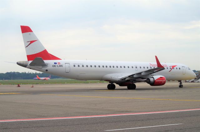 EMBRAER 195 (OE-LWE)