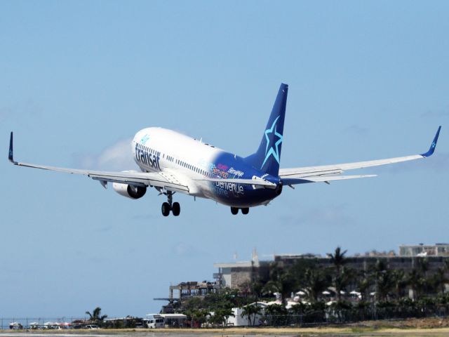 Boeing 737-800 (C-GTQY)