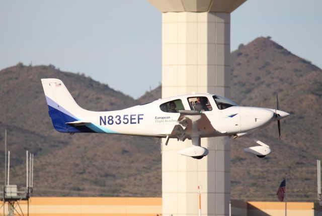 Cirrus SR-20 (N835EF)