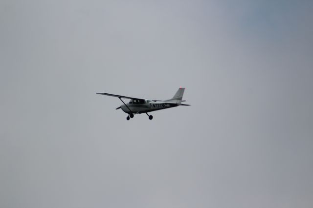 Cessna Skyhawk (N737RC)