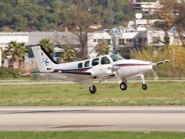 Beechcraft Baron (58) (F-GNSF)