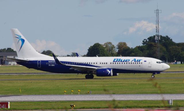Boeing 737-800 (YR-BMJ)
