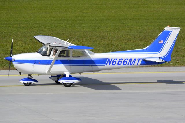 Cessna Skyhawk (N666MT)