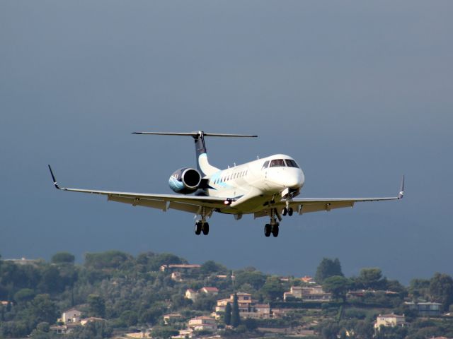 A6-NLA — - EMBRAER LEGACY 600 SHORT FINAL TO CANNES FRANCE 07.24.14