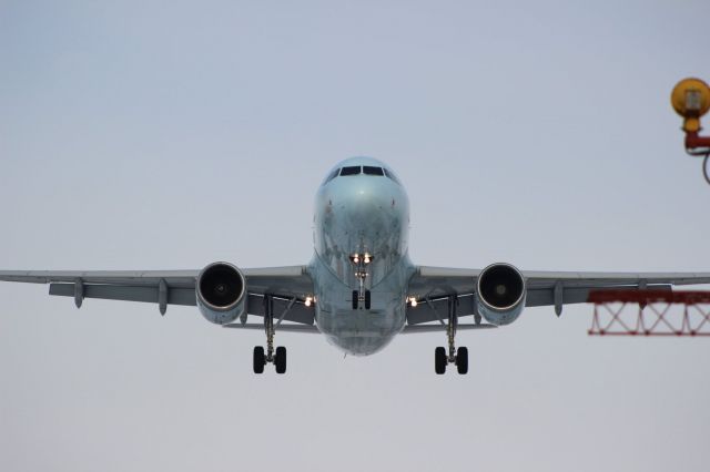 Airbus A319 (C-GKOB) - Making her way to runway 23