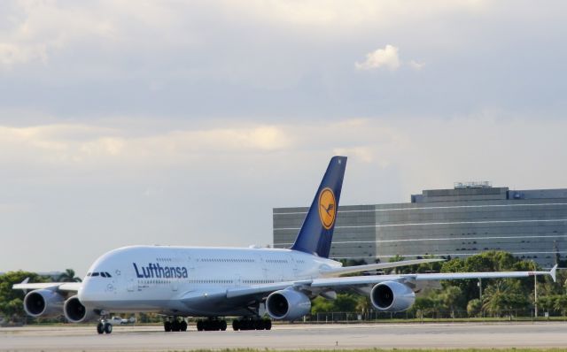 Airbus A380-800 (D-AIMI)