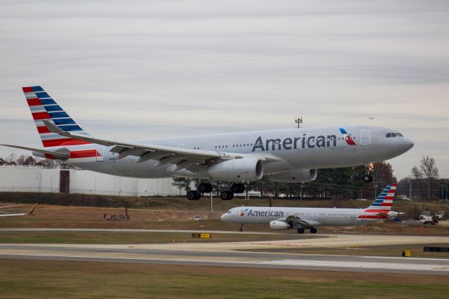 Airbus A330-200 (N288AY)