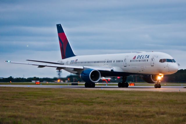 Boeing 757-200 (N681DA)