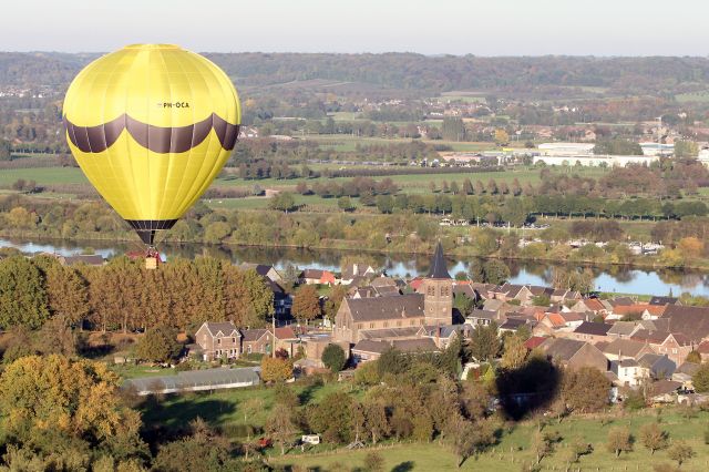 Unknown/Generic Balloon (PH-OCA) - Over Eijsden/Ternaaien with Hans Pauw as pilot. 14th of October 2007. Looking direction East from: N50 46 46 E5 41 30