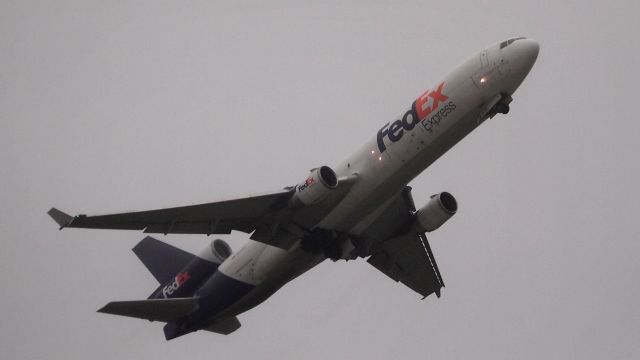Boeing MD-11 (N628FE) - "Noah" departing 36L