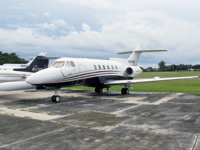 Hawker 800 (N245RS)