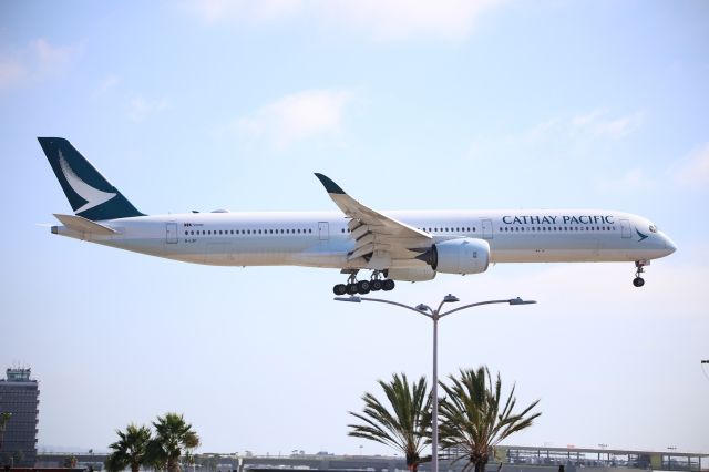 Airbus A350-1000 (B-LXF)