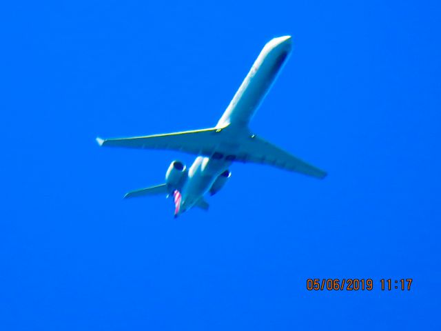 Canadair Regional Jet CRJ-900 (N935LR)