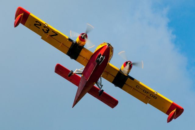 Canadair CL-215 (C-GFQB) - Québec 237 turning final for runway 18