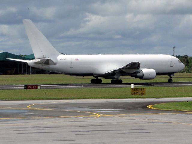 BOEING 767-200 (N741AX)