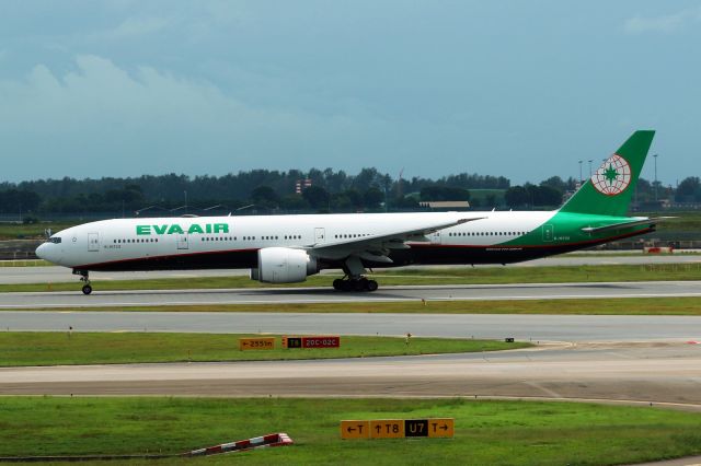 BOEING 777-300 (B-16733)