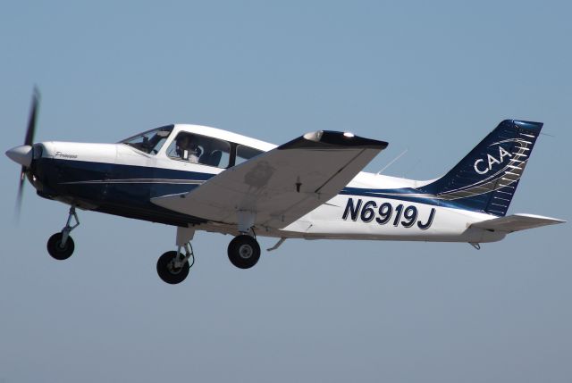 Piper Cherokee (N6919J) - 1976 Piper PA-28-151 Cherokee Warrior doing touch-and-go's. Photo taken on 10/13/2020.