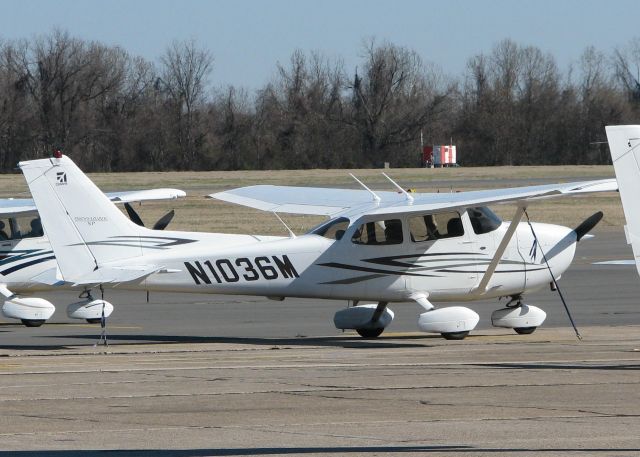 Cessna Skyhawk (N1036M) - Parked at the Downtown Shreveport airport.