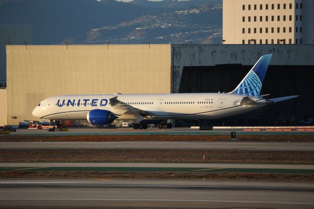 BOEING 787-10 Dreamliner (N12010)