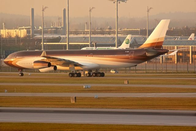 Airbus A340-300 (M-IABU)