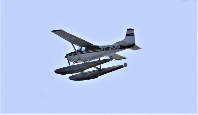 C-GUBM — - C-GUBM CESSNA SKYWAGON 185-F survolant le fleuve St-Laurent à Lavaltrie QC. le 06-07-2022 à 10:13