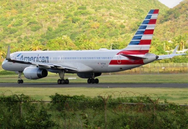 Boeing 757-200 (N177AN)