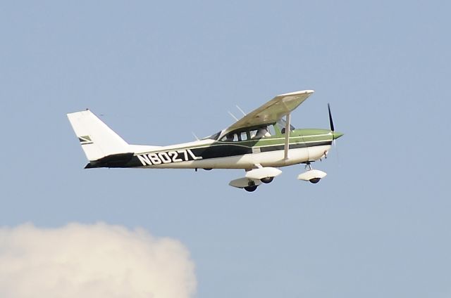 Cessna Skyhawk (N8027L) - Seen at KFDK on 7/19/2009.