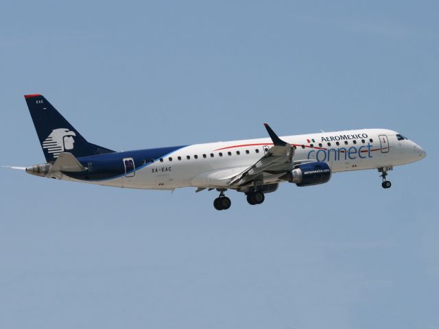 Embraer ERJ-190 (XA-EAC)