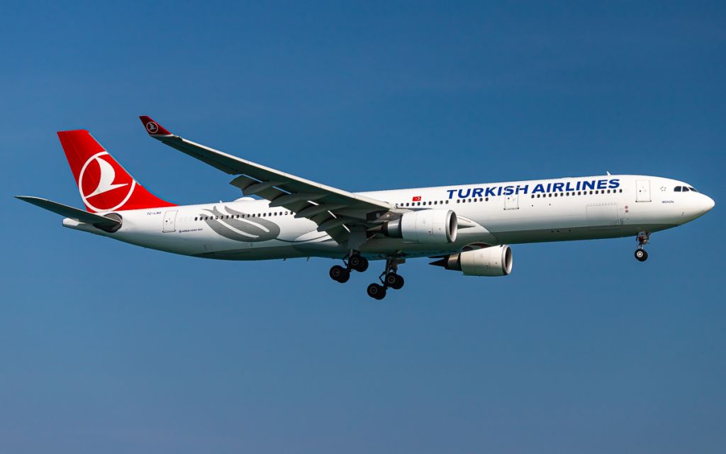 Airbus A330-300 (TC-LNG)