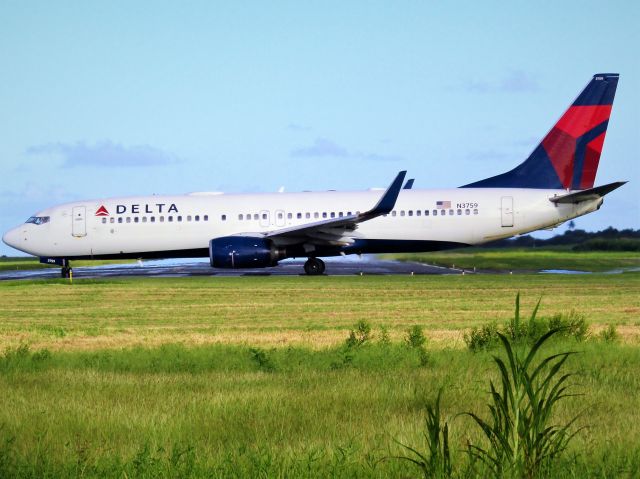 Boeing 737-800 (N3759)