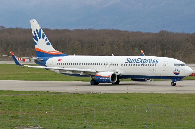 Boeing 737-800 (TC-SNT)