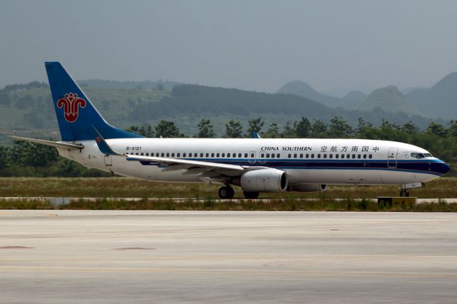 Boeing 737-800 (B-5121)