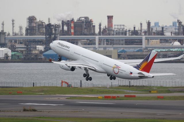 Airbus A330-300 (RP-C8760) - 23 April 2016:HND-MNL.