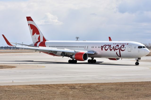 BOEING 767-300 (C-FMWQ) - Air Canada Rouge Boeing 767-333(ER)(WL) arriving at YYC on Apr 1.