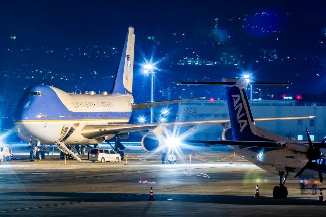 Boeing 747-200 (92-9000)