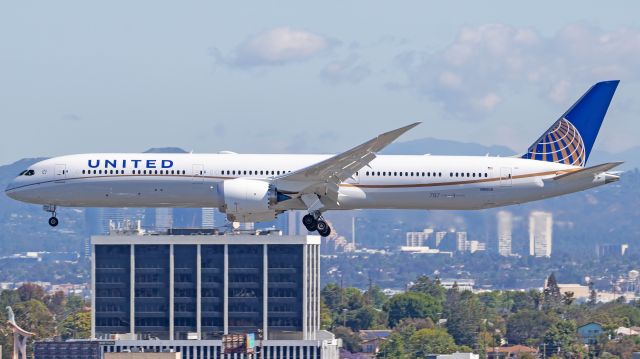 BOEING 787-10 Dreamliner (N16009)