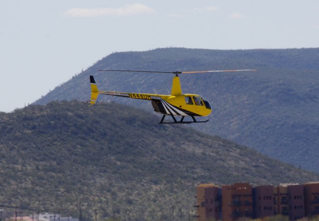 Robinson R-44 (N444UH)